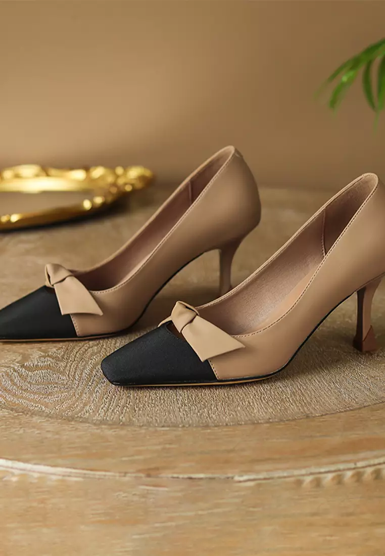 Square toe outlet pumps