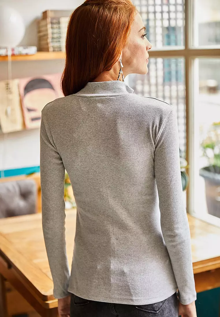 Zippered Turtleneck Lycra Top