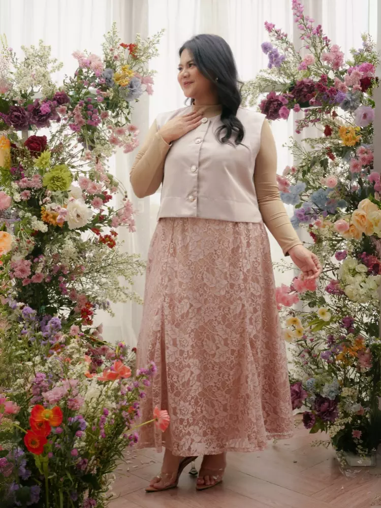 xtramiles Ladies plus size skirt peony lace skirt peachy nude