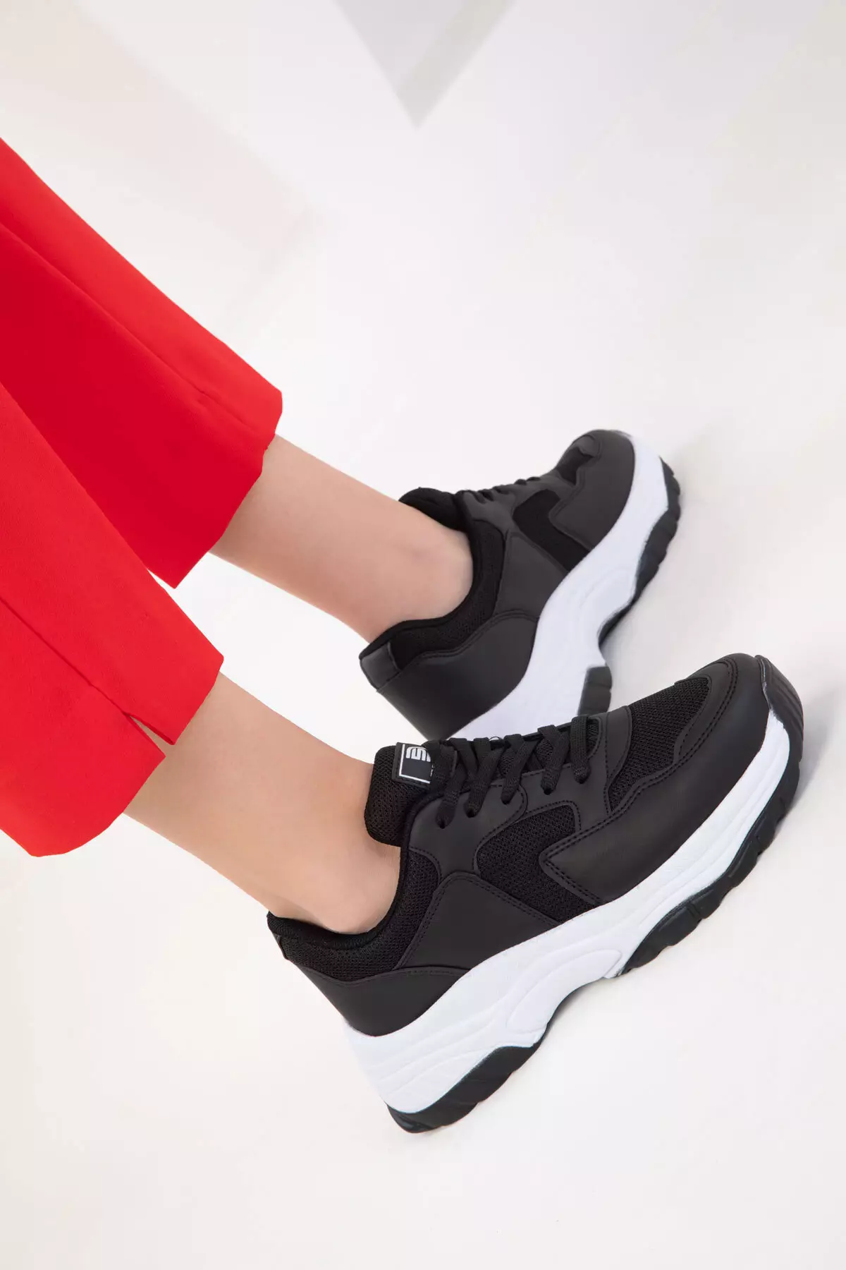 Black Women's Sneaker 20590