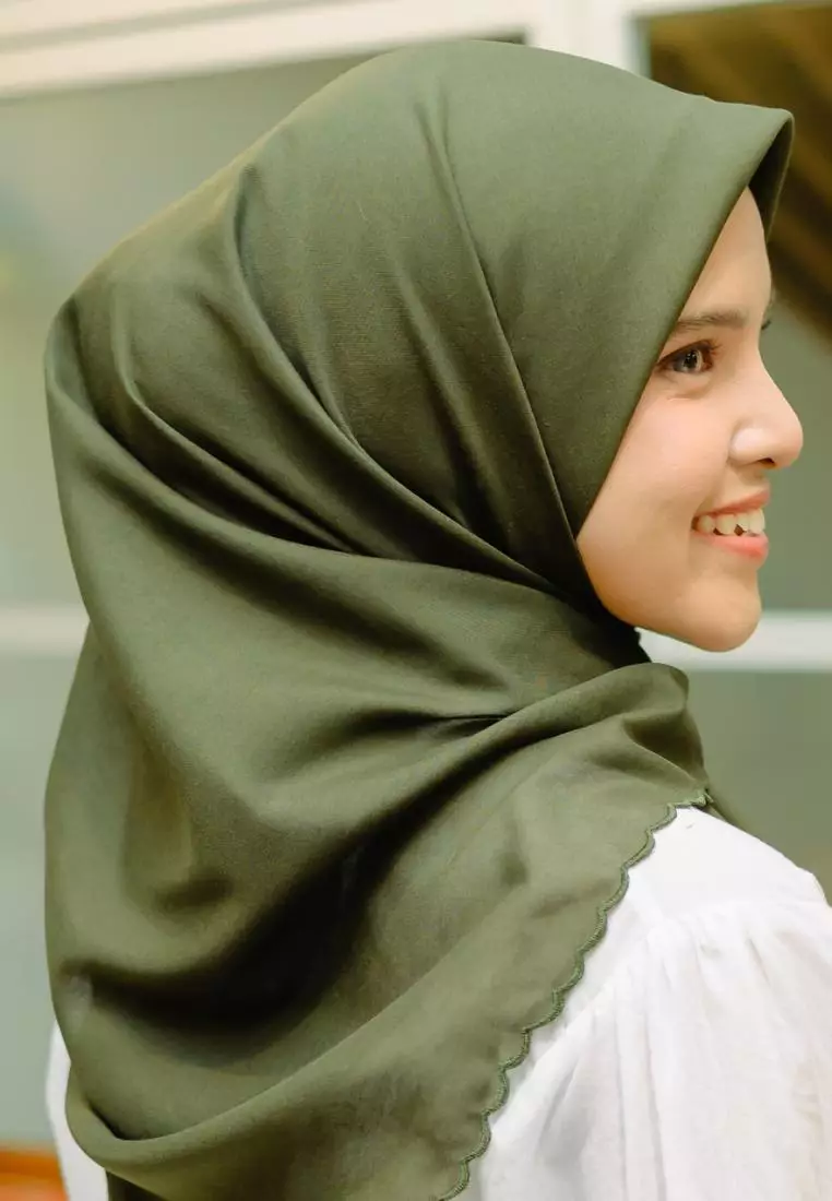Anna Classic Square (Hijab Voal Bordir Segiempat) Dark Olive