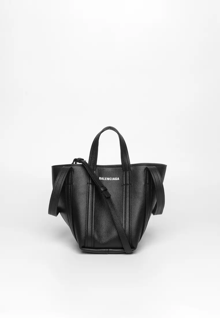 Balenciaga Everyday Strap Crossbody Unisex, Women's Fashion, Bags &  Wallets, Cross-body Bags on Carousell