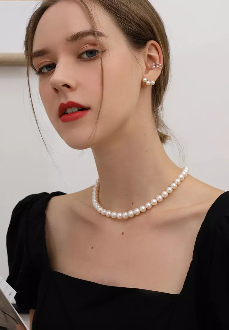 30 Montaigne Choker Gold-Finish Metal and White Resin Pearls