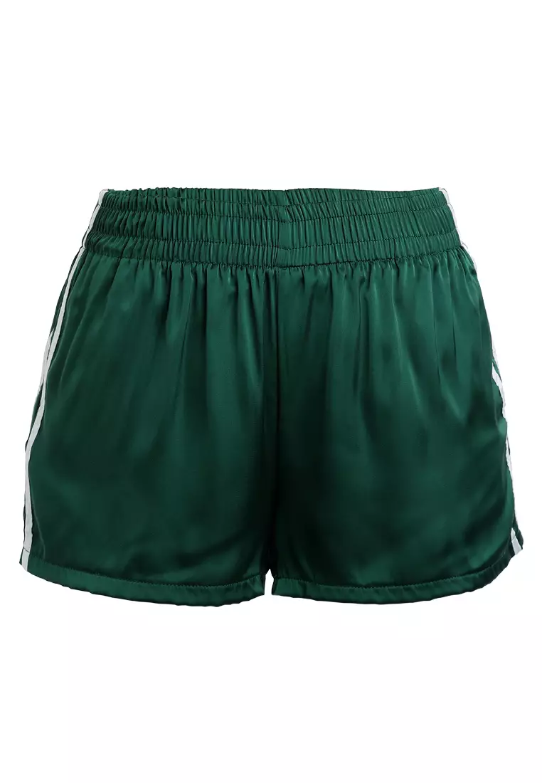 Celana Pendek Rempah Bergaris Di Hutan