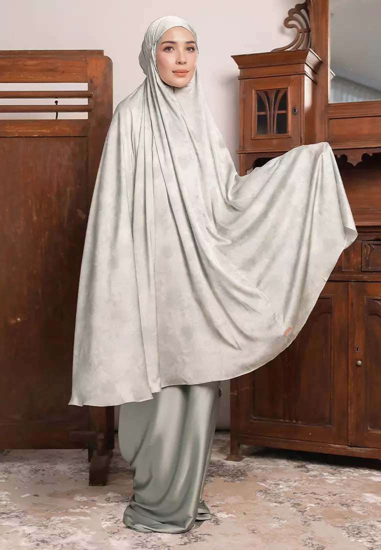 Lesti Prayer Set in Green Chrysant (Lozy x Lesti Kejora)