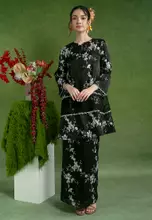 黑色