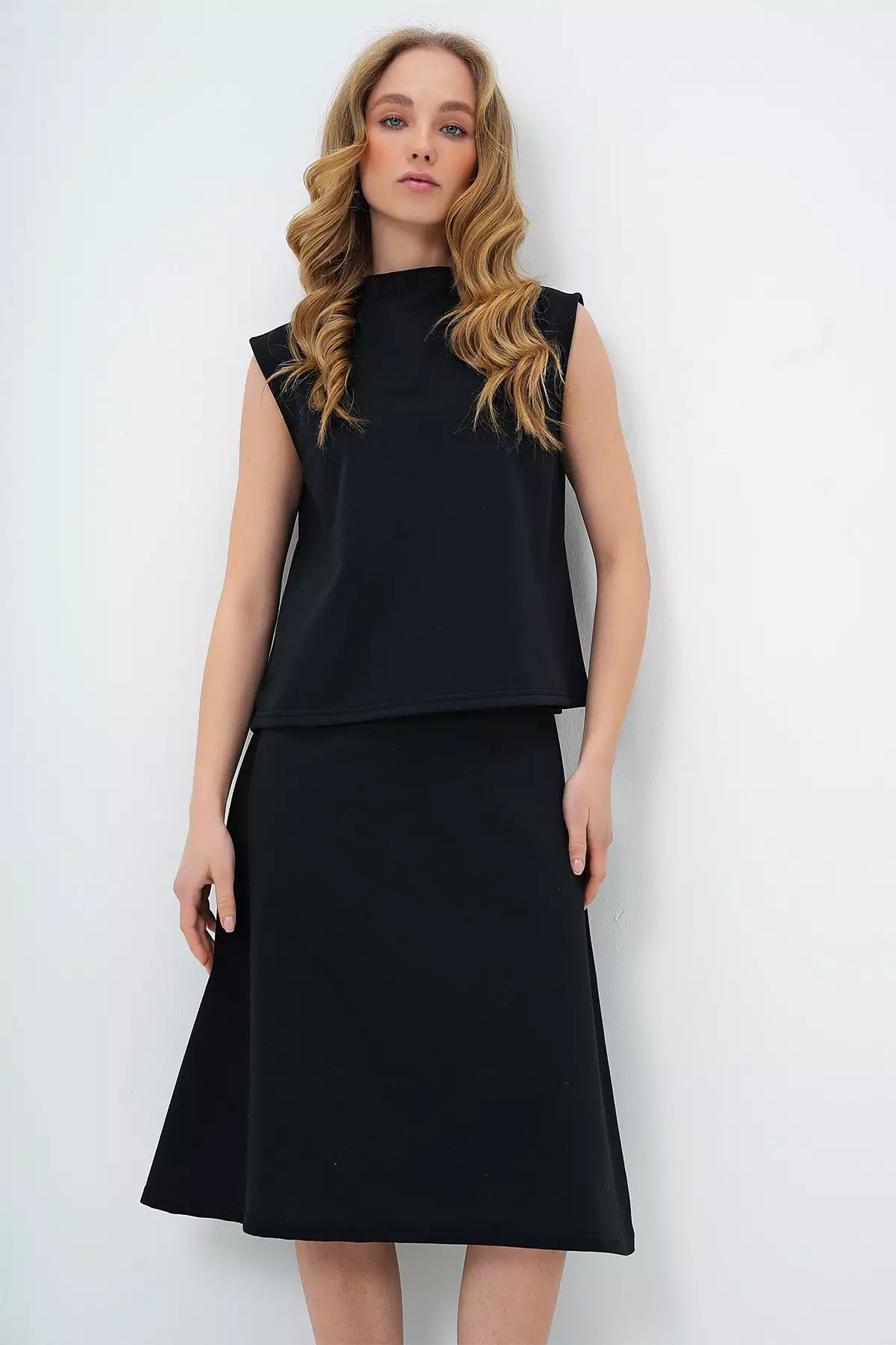 Women's Black Stand Collar Sleeveless Blouse Skirt Set