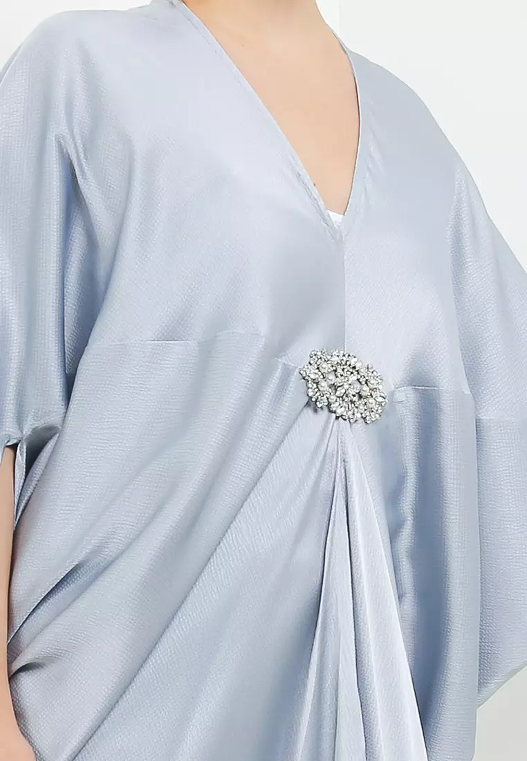 Textured Silk Penguin Sleeve Kaftan With Diamond Brooch