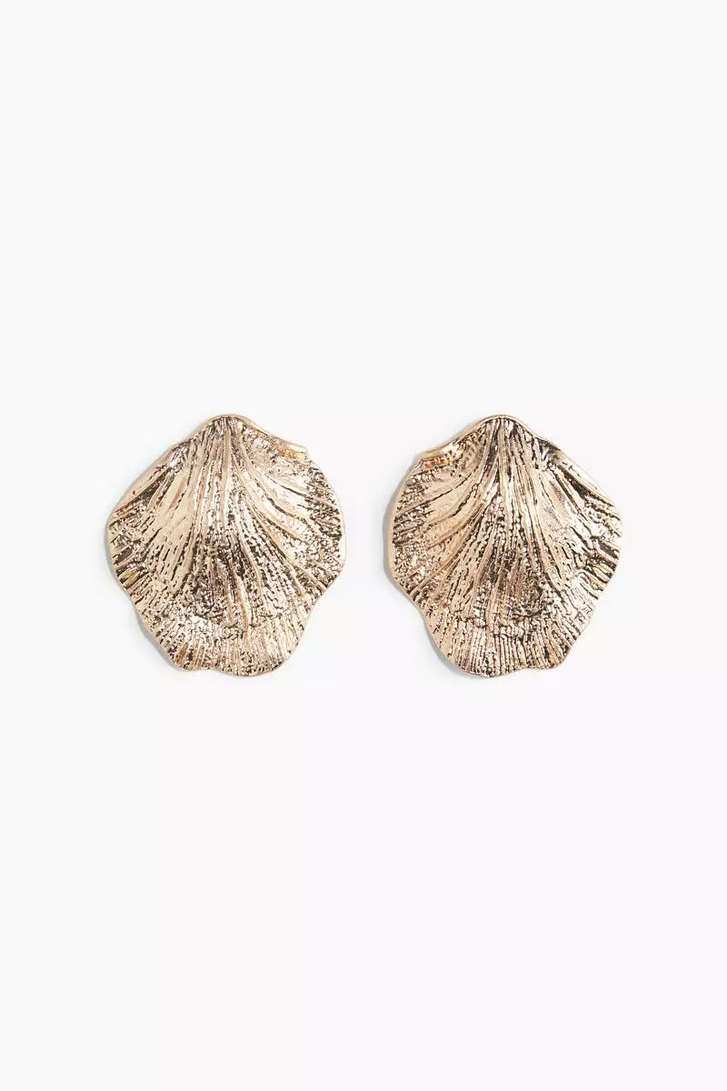 Seashell-shaped earrings