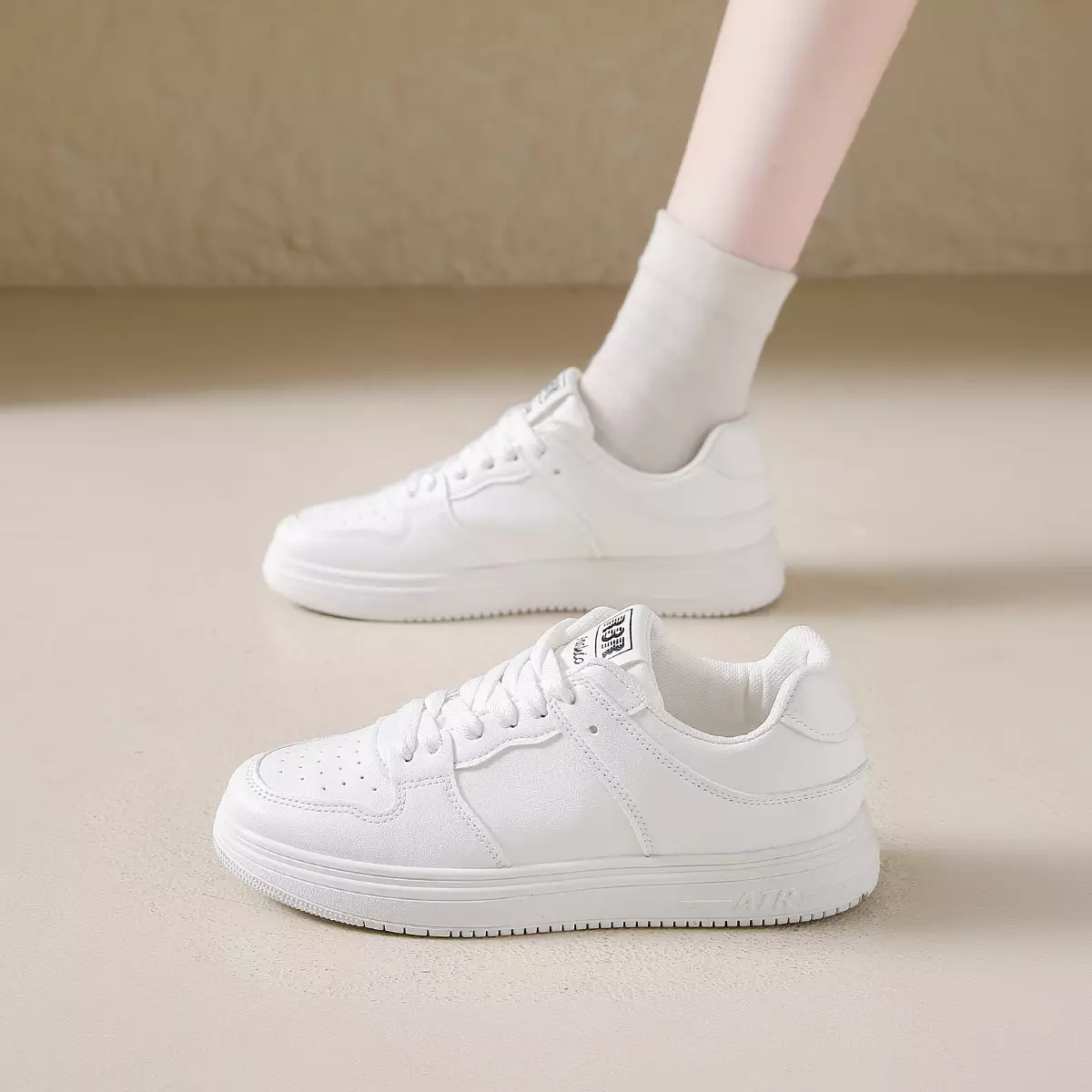 Sepatu Sneakers Wanita Kasual Motif Simpel Sepatu Cewek SS101