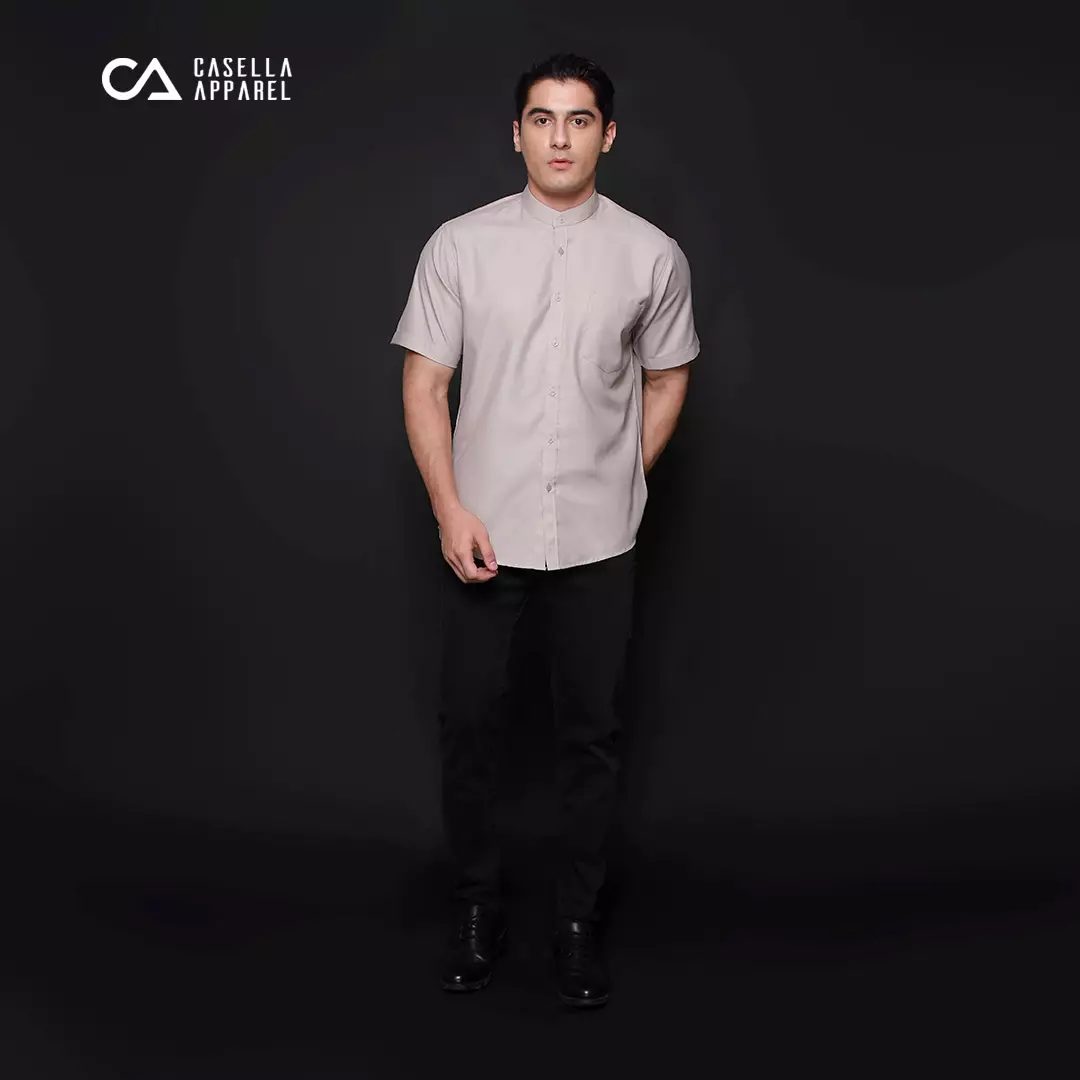 Simple Perfect x Casella Kemeja Pria Lengan Pendek Kerah Shanghai Solid Basic 2235 Khaki