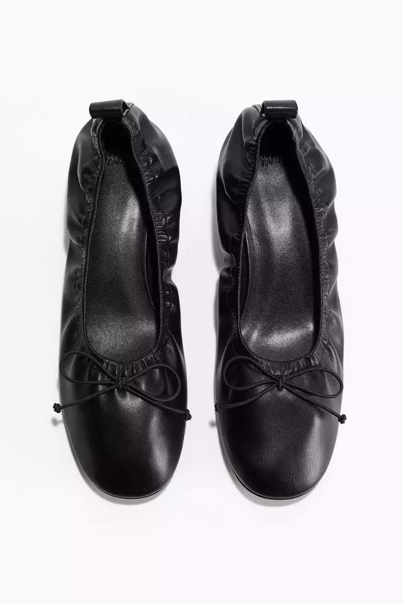 Bow-front court shoes