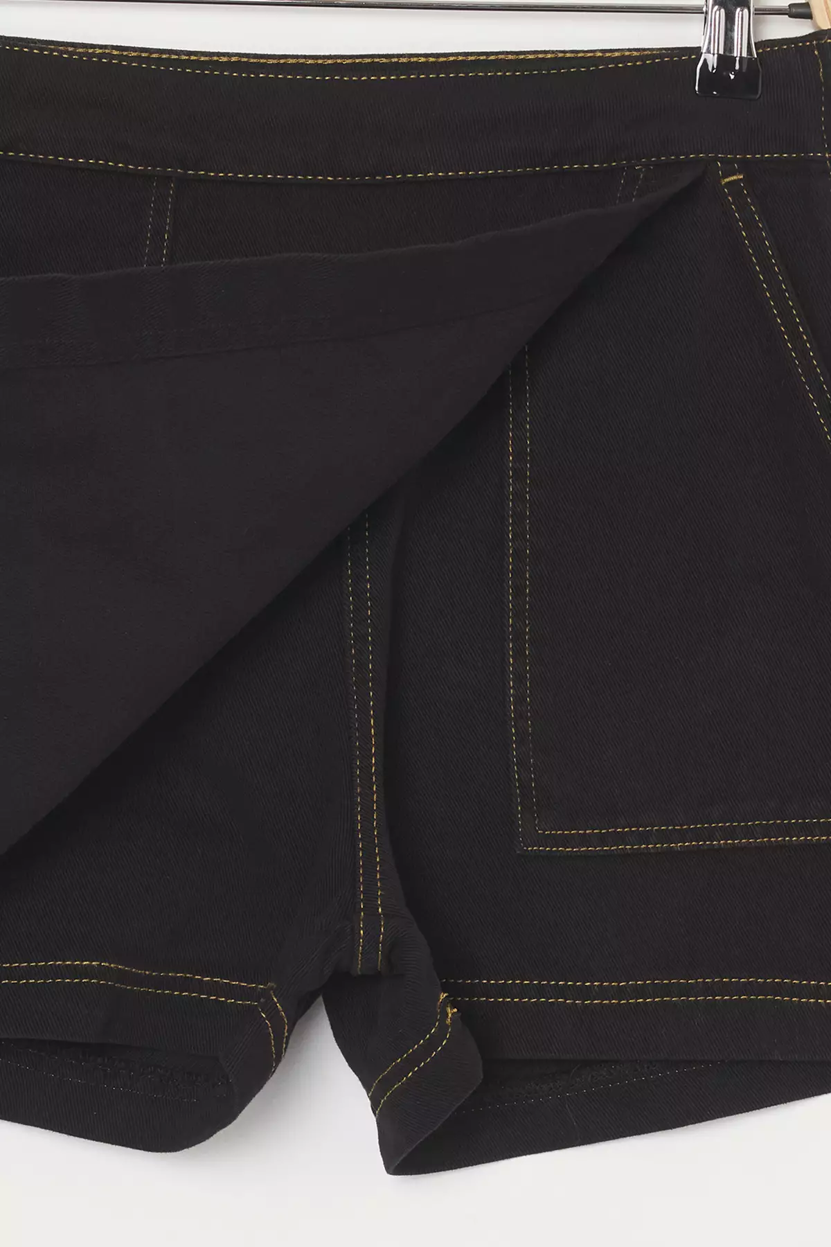 Black Double Breasted Normal Waist Mini Denim Shorts Skirt TWOSS25SR00046