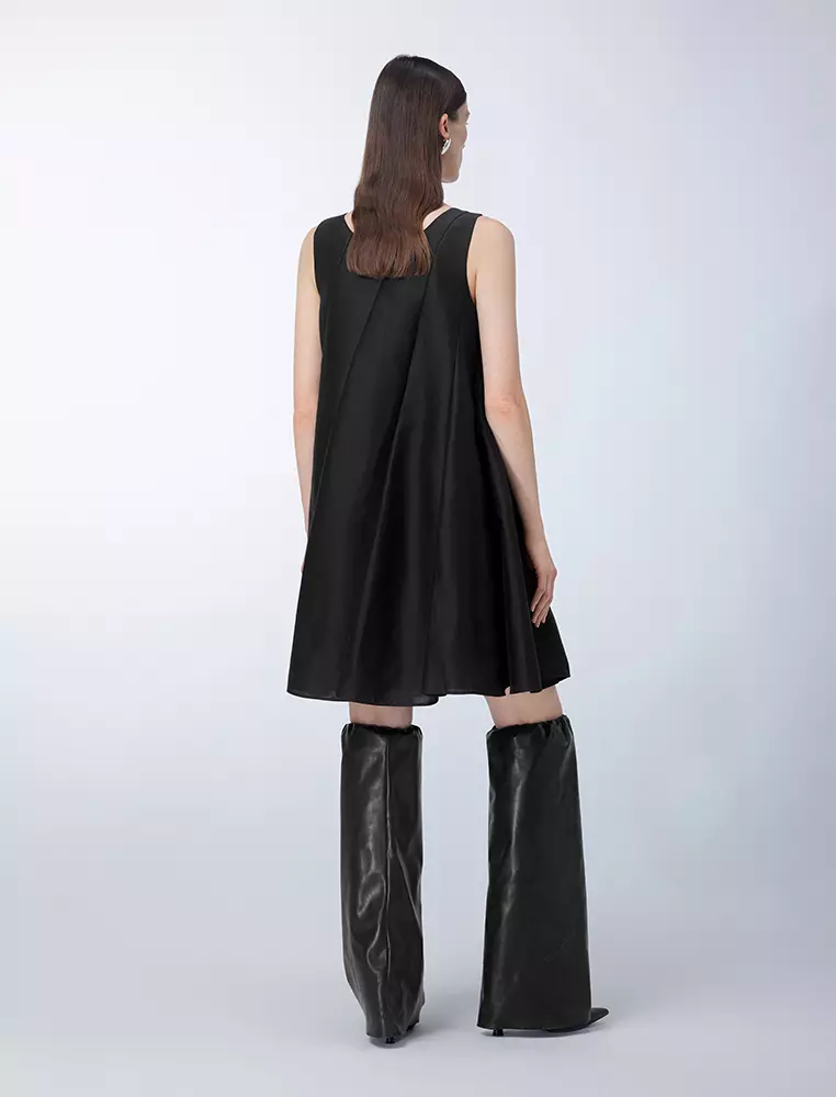 sleeveless dress