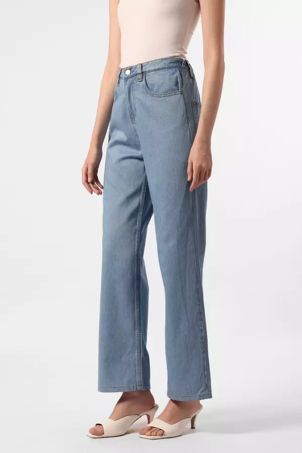 Minimal x Devina Putri - MN323 - Jeans Lebar Lurus - Light Blue Warna Blue_Light
