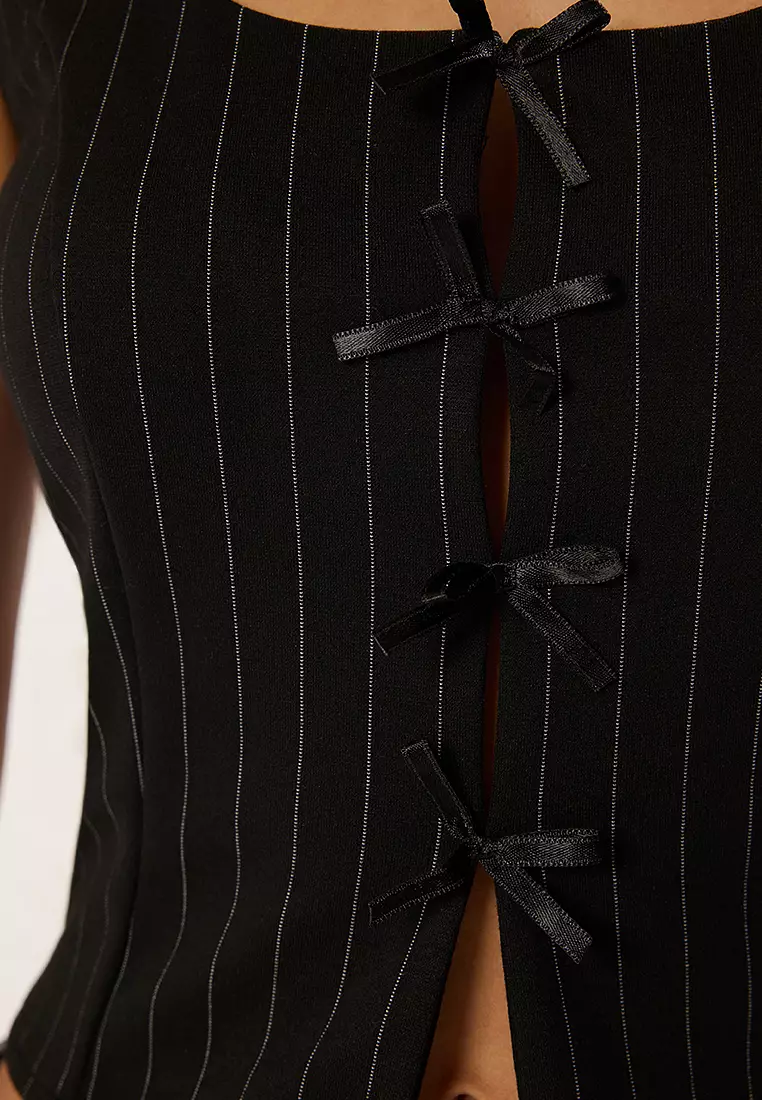 Black Ribbon Tie Detail Square Neck Sleveless Knitted Blouse