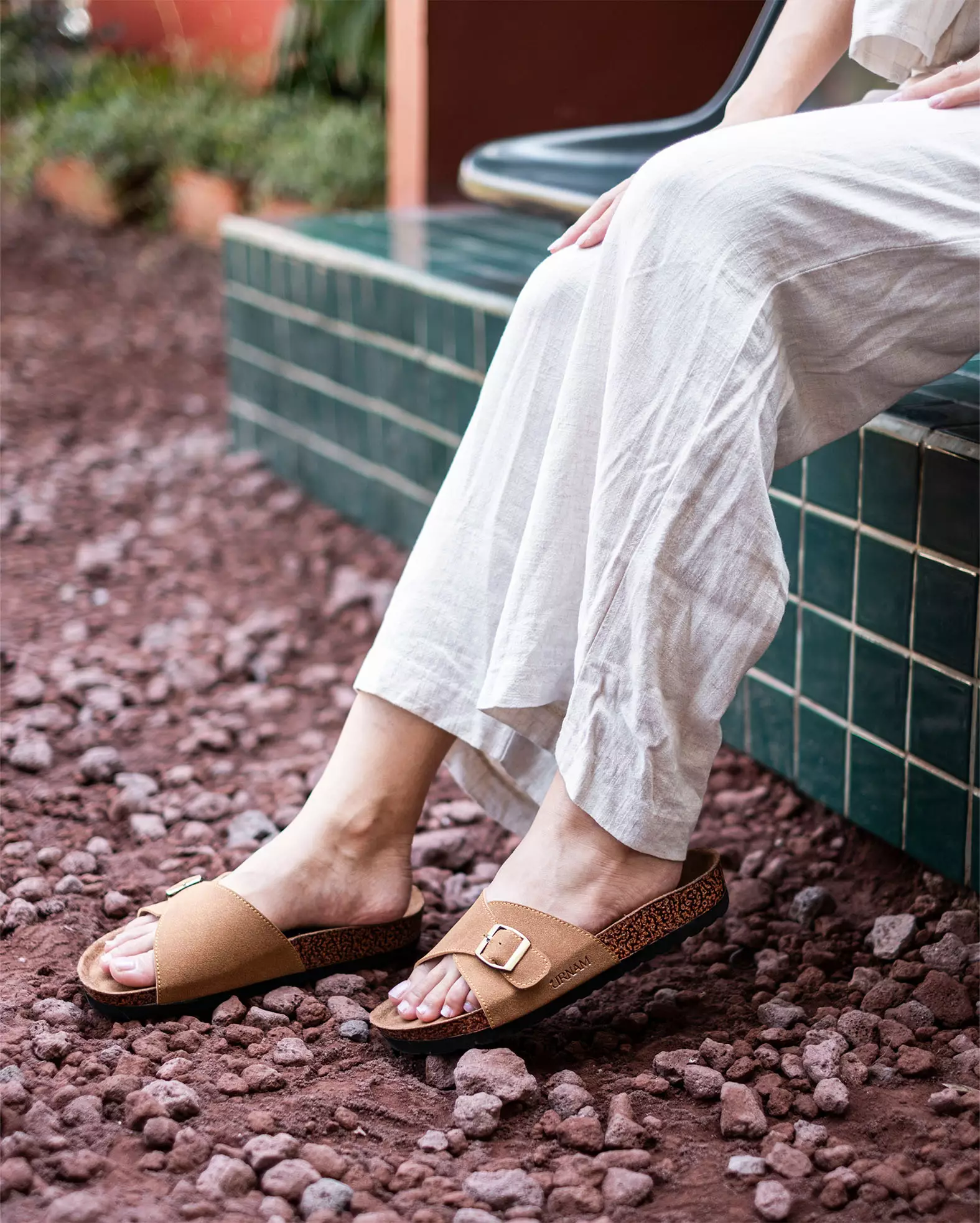 Urnam Sandal Slop Wanita Flat  Kasual Nyaman - Tan