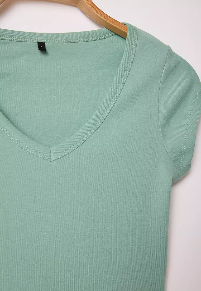 Mint V-Neck Fitted/Body-Sitting Knitted Blouse Twoss25Bz00208