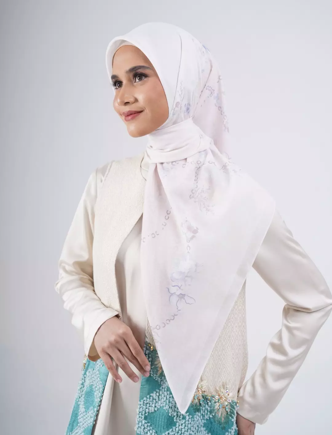 Niomy Printed Scarf Offwhite | Hijab Kerudung Segi Empat Motif