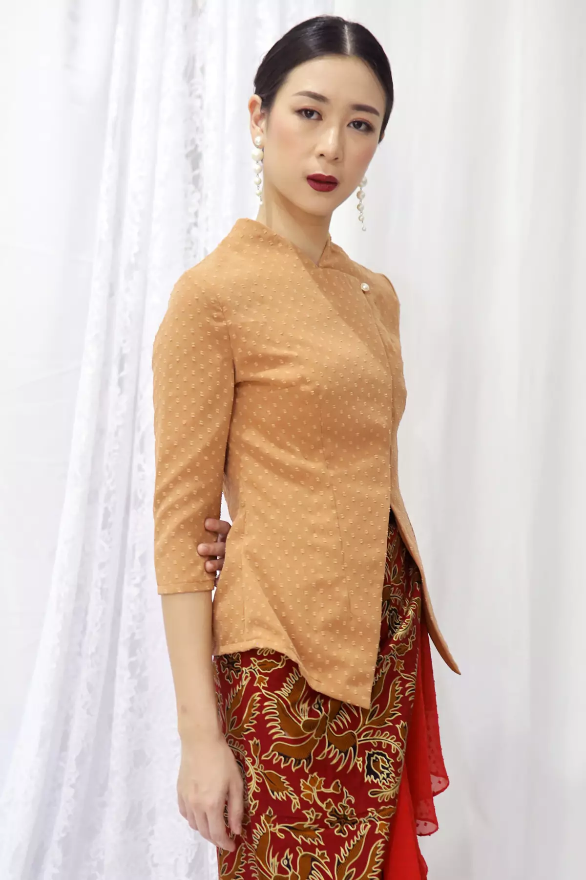 Mahadevi Rubiah Coklat Susu Kebaya Janggan