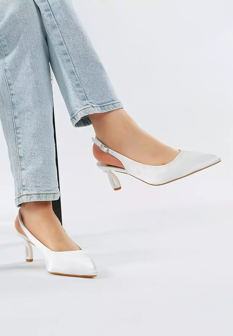 Sepatu Slingback Ujung Lancip Satin Warna Putih