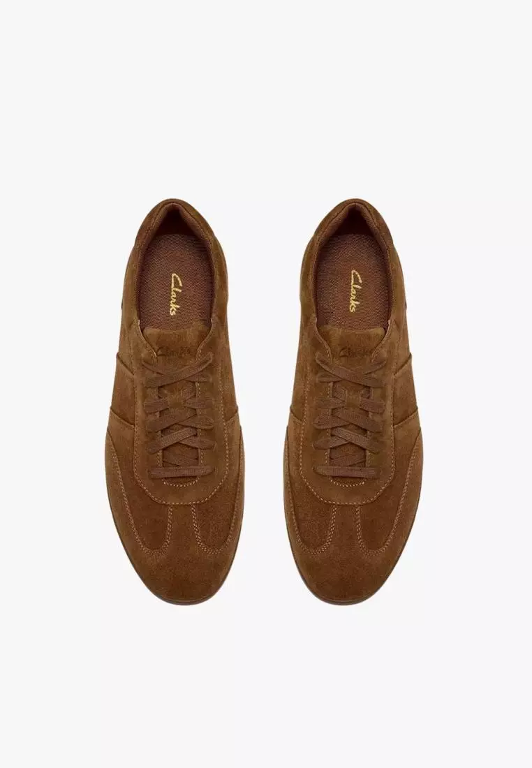 Jual CLARKS Clarks Mens Henton Low - Cola Original 2026 | ZALORA ...