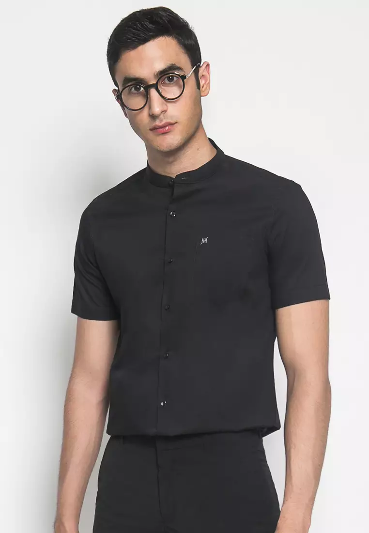 Johnwin - Slim Fit - Kemeja Casual Pria Lengan Pendek Kerah Bulat Polos - Hitam