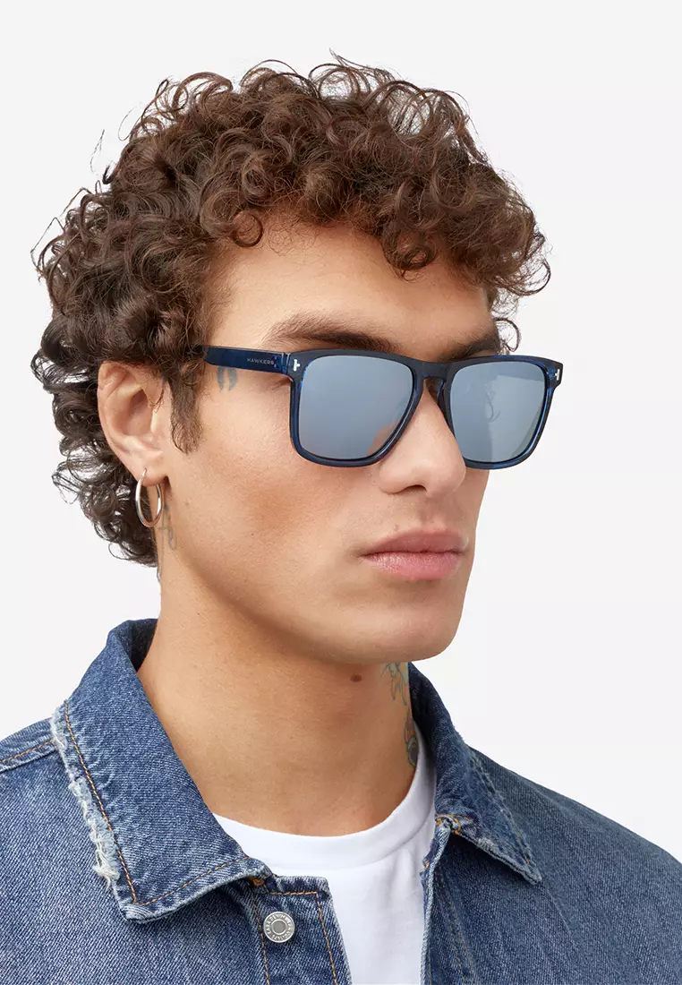HAWKERS POLARIZED Navy Chrome DUST Sunglasses for Men and Women, Unisex. UV400 Protection. Official Product designed in Spain