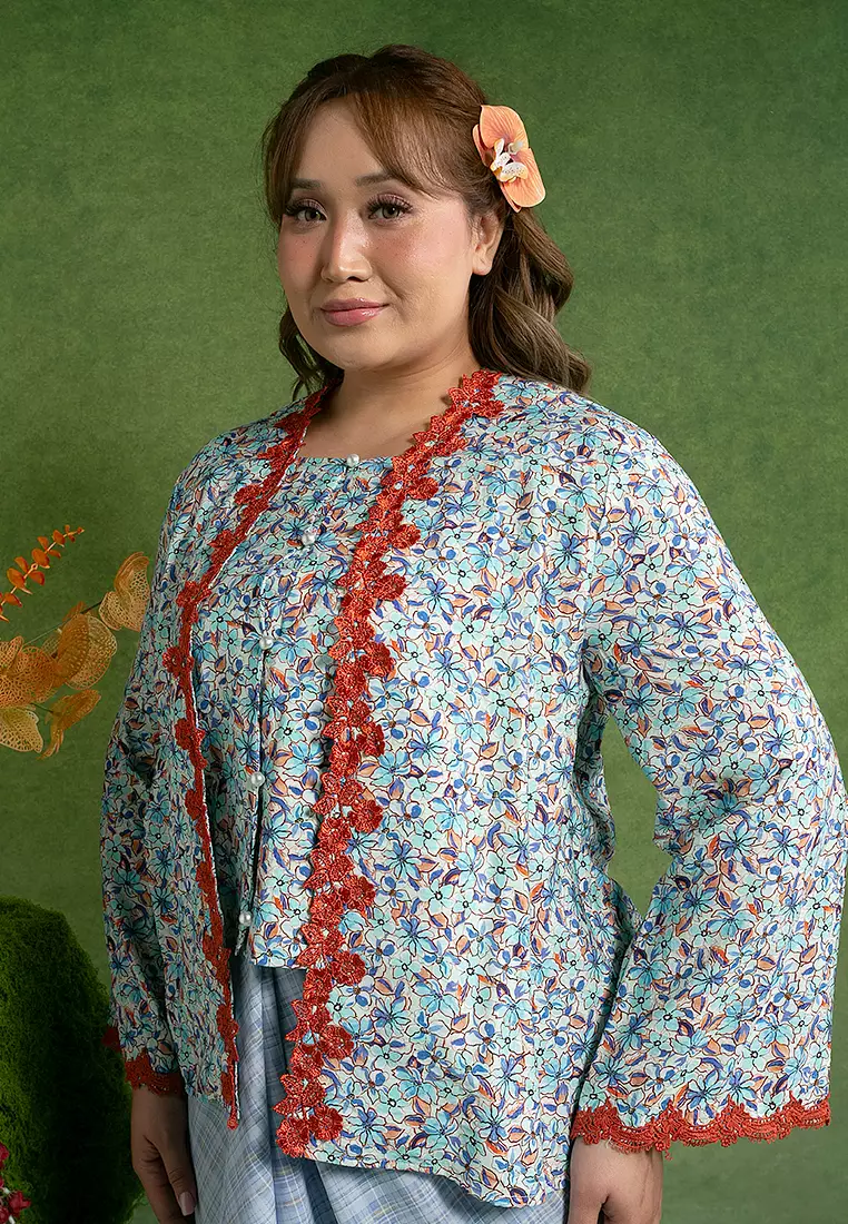 Eryna Plus size Kebaya with Pareo Skirt Set