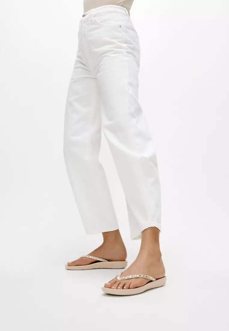 Iqushion Multi-crystal Ergonomic Flip-flops