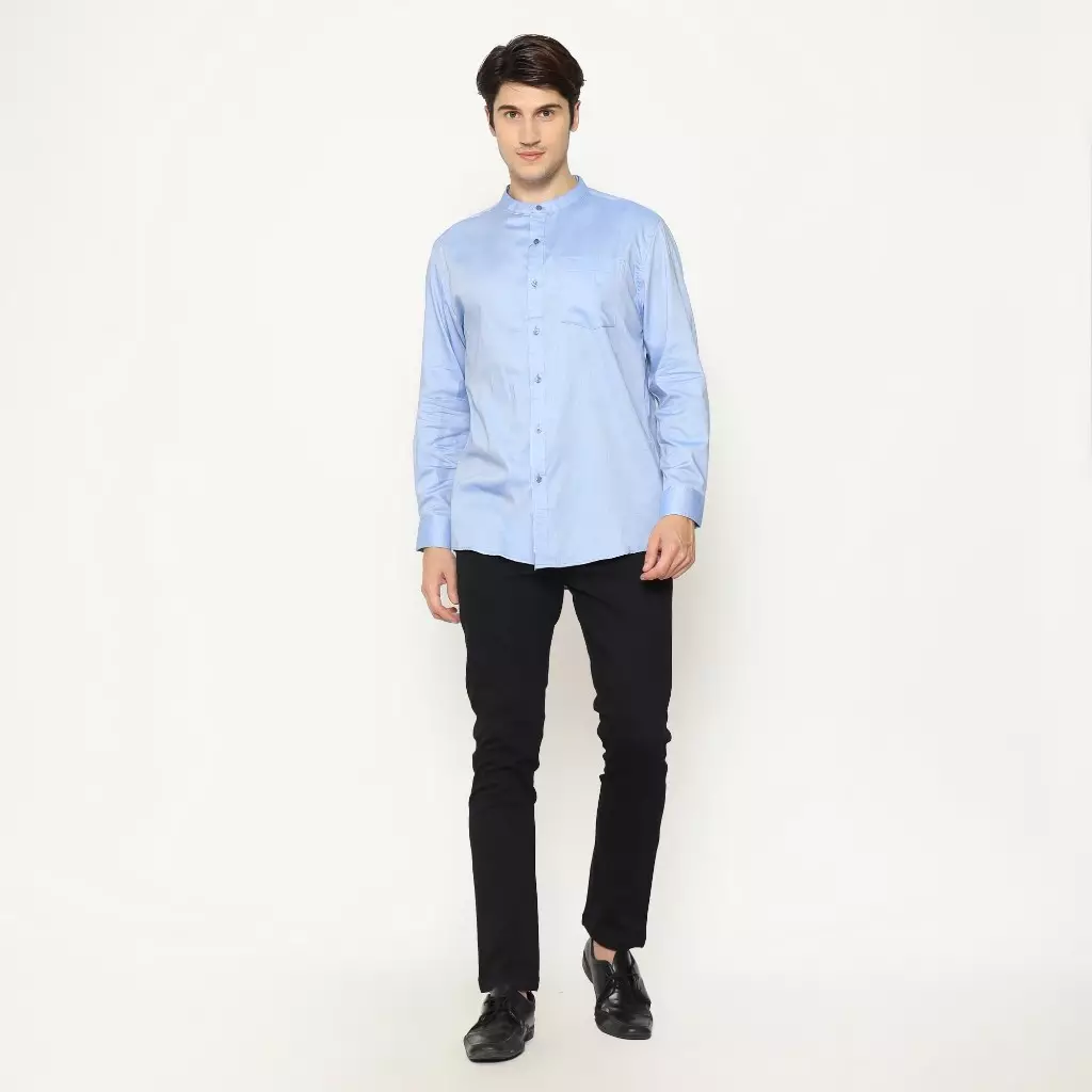 Lawell Baju Koko Pria Lengan Panjang Slim Fit Warna Light Blue – LAQKFLKKQO201QCTNQNM
