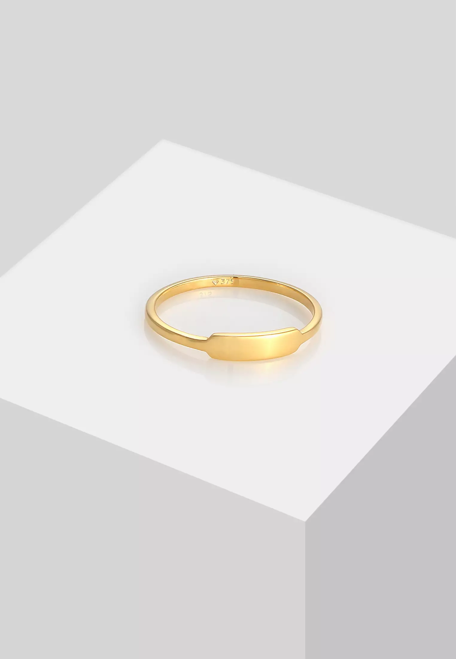 Ring Woman Signet Ring Rectangle Geo Design in 375 Yellow Gold