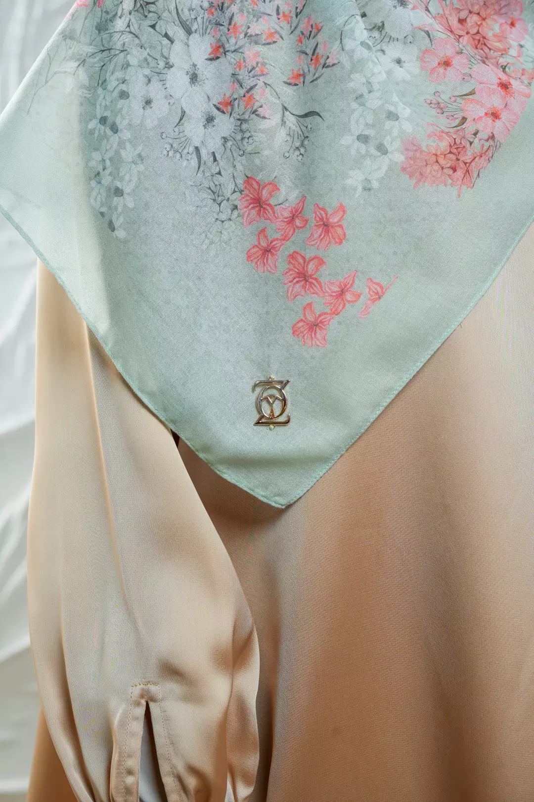 ALIZAH  Scarf Sweet Green - Kerudung Hijab Segiempat Motif With BOX - Bahan Nesla - Ukuran 115x115