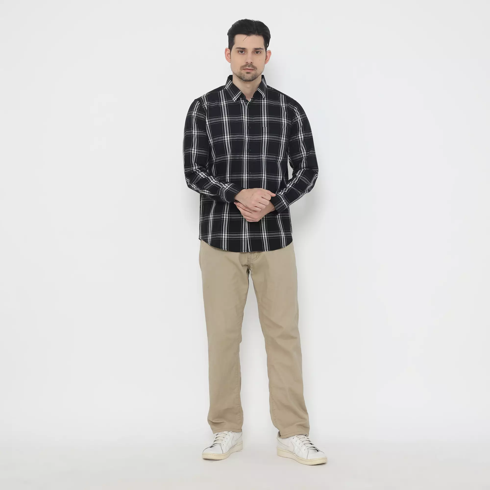 Platini Kemeja Pria Motif Kotak Lengan Panjang Black 76603.04