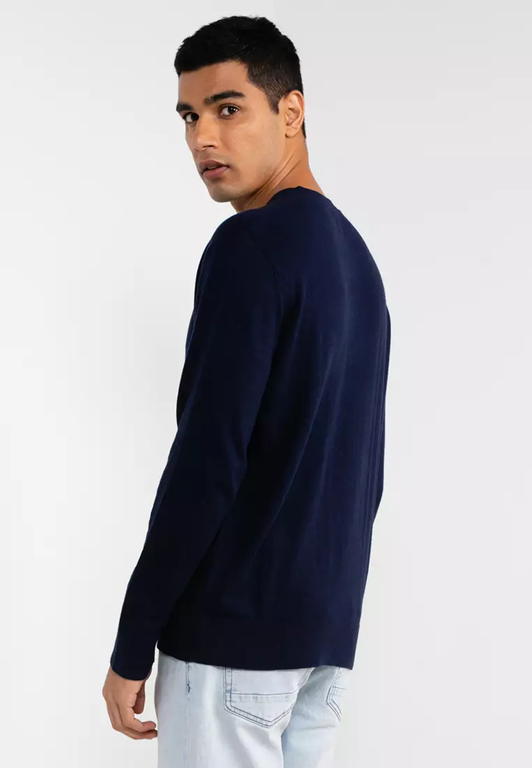 Gap v online neck jumper