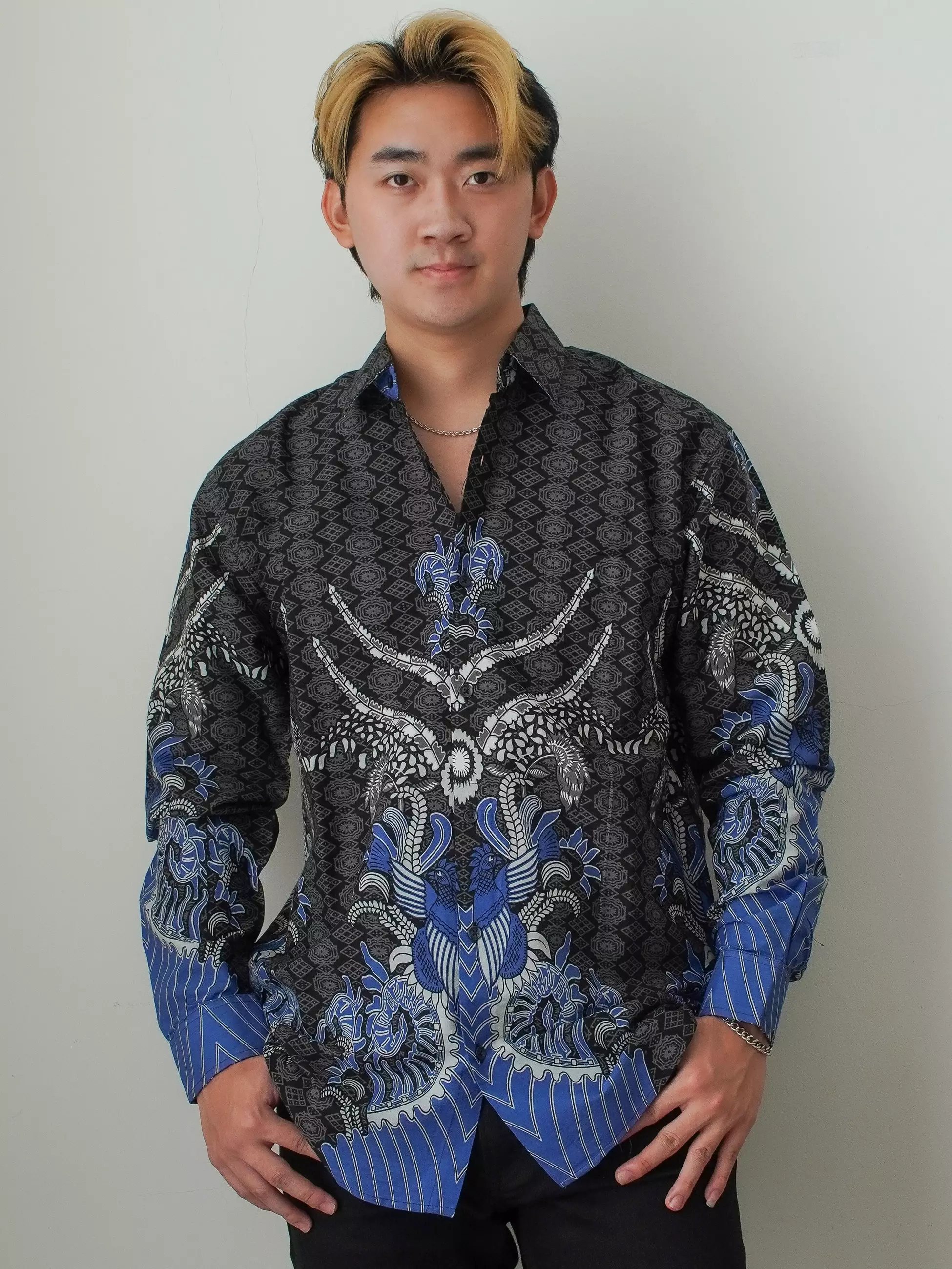 Andre Michel Kemeja Batik Lengan Panjang Hitam Biru 16571