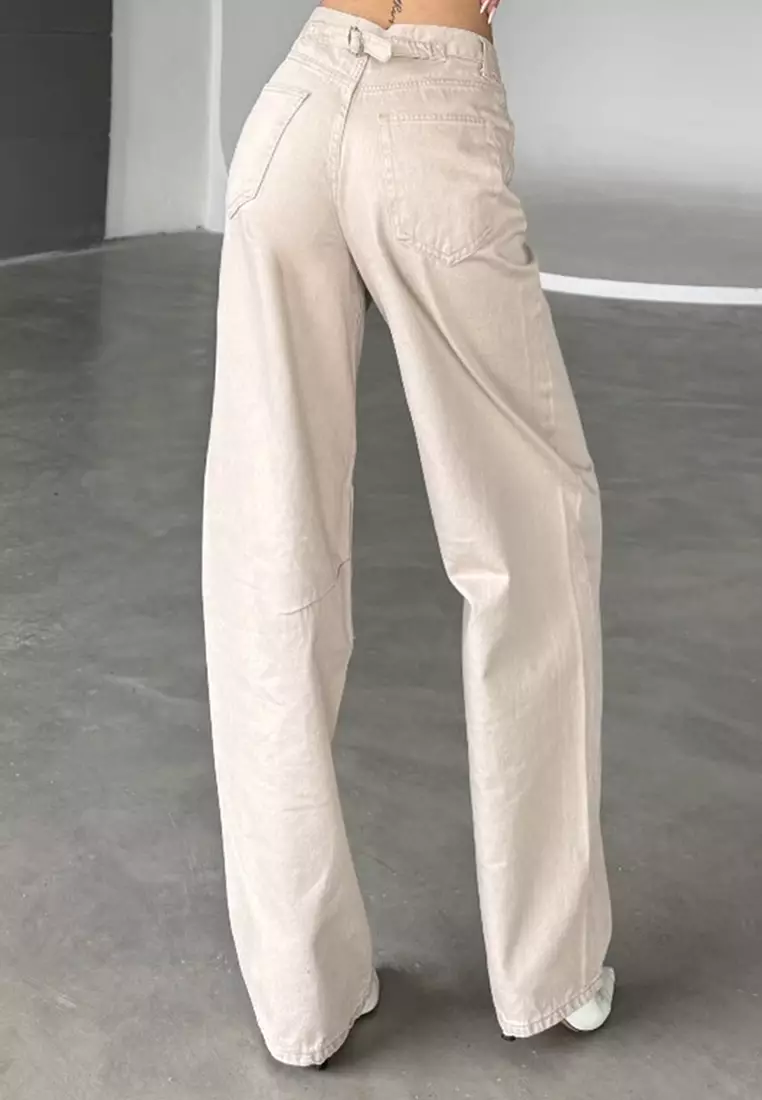 Beige Belt Buckle With Stitching Detail High Waist Straight Jeans