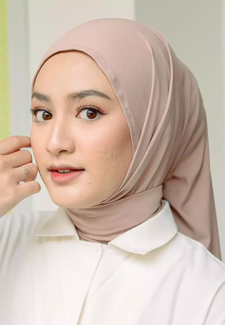 Qiya Instan Square (Hijab Sport Instan Segiempat Jersey) Soft Beige