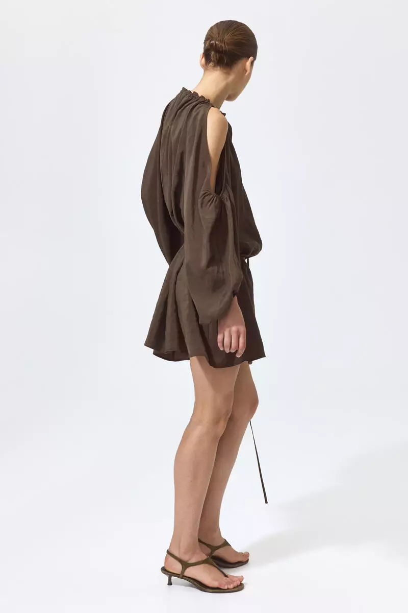 Balloon-sleeved cold-shoulder dress