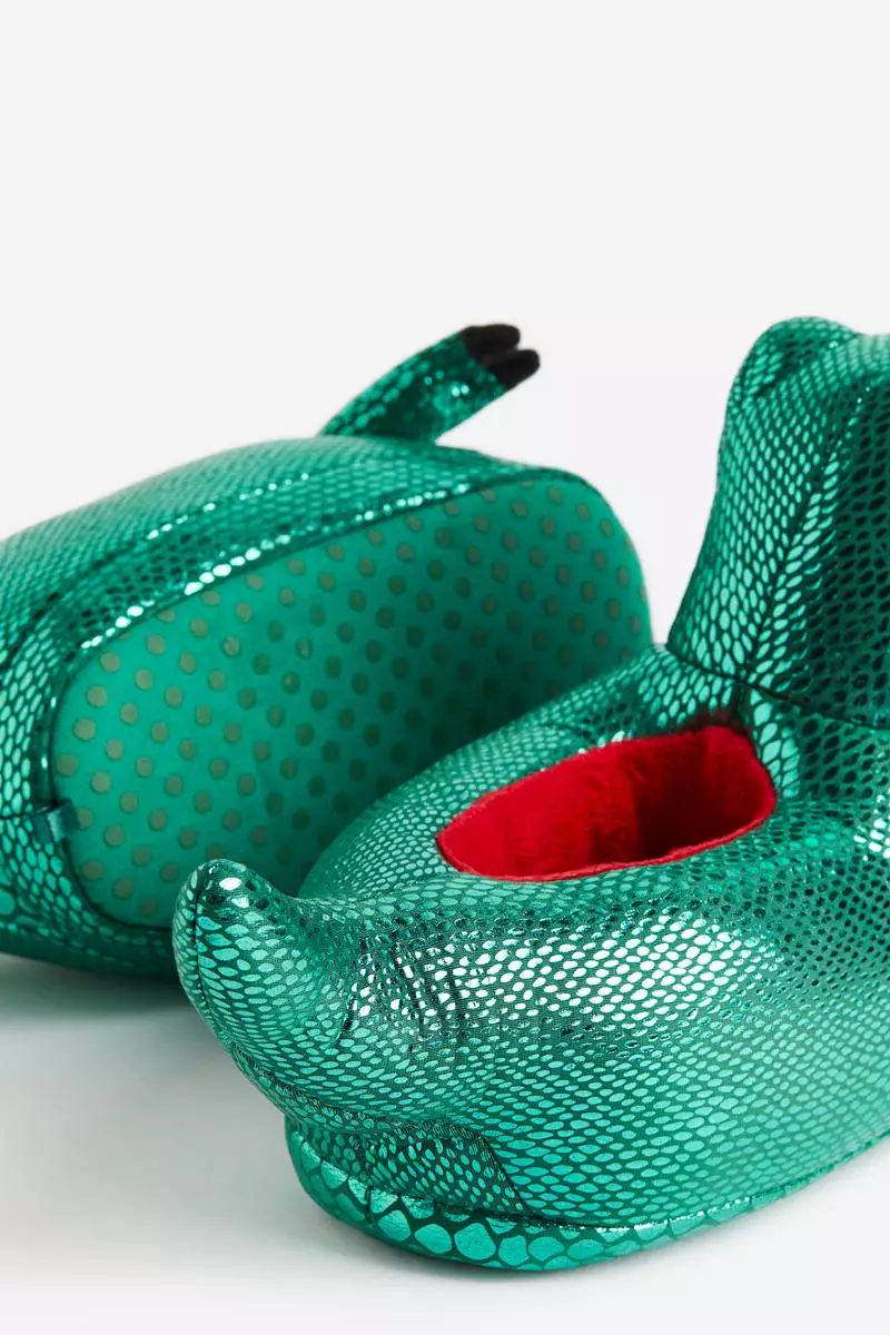 Soft appliquéd slippers