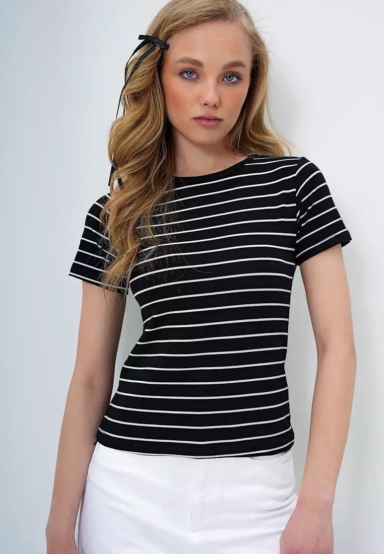 Women's Black Crew Neck Striped T-Shirt Alc-X13919
