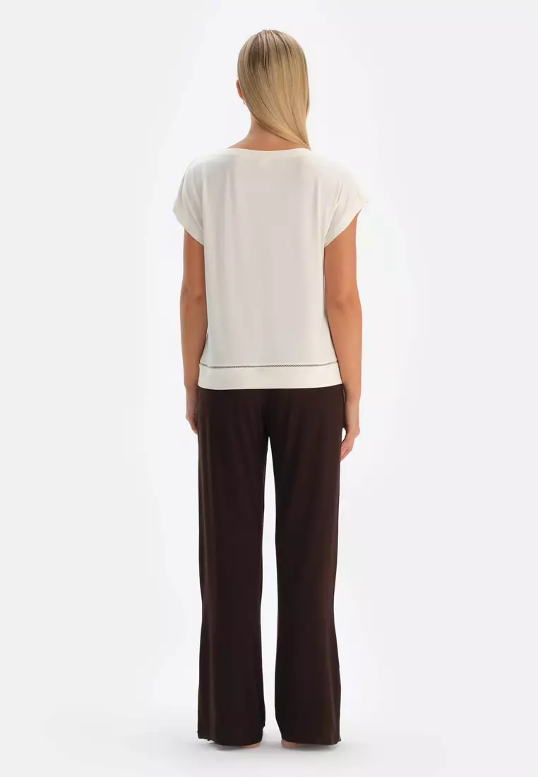 Off White T-Shirt & Trousers Knitwear Set, Boat Neck, Regular, Long Leg, Short Sleeve Sleepwear for Women