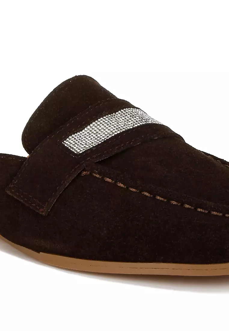 Tali Berlian Imitasi Suede Mules berwarna Coklat