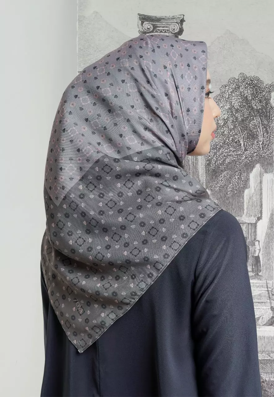 DAXA Scarf Olive - Kerudung Hijab Segiempat Motif With Pouch - Bahan Poly Fine - Ukuran 110x110