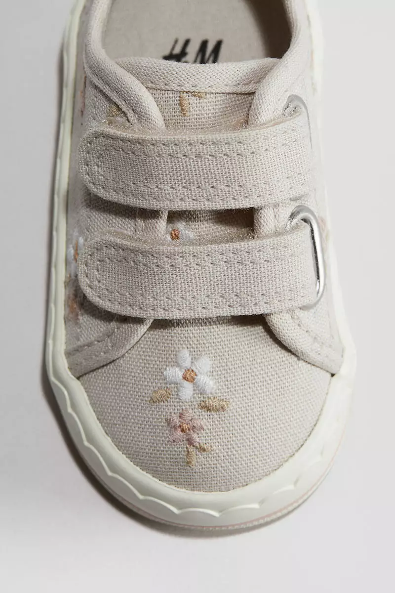 Embroidery-detail canvas trainers