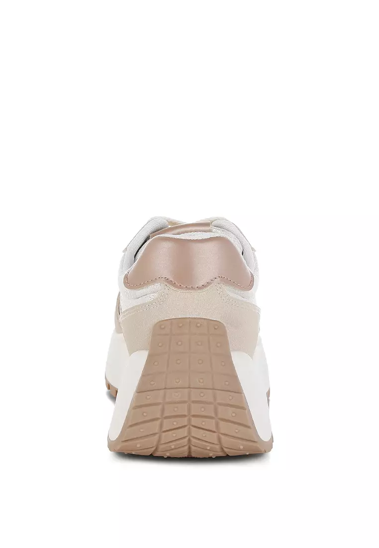 Sepatu Kets Bertali Tebal Antiselip Warna Beige