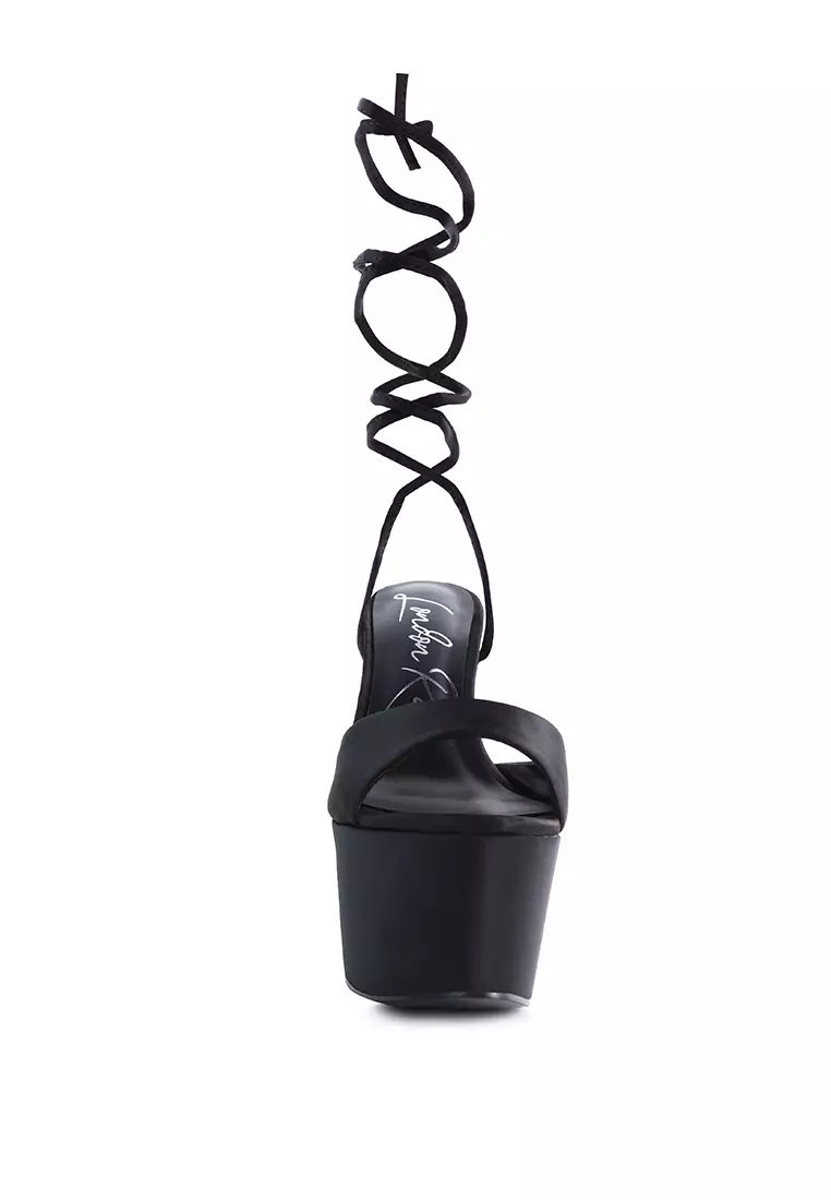 Sandal tumit bertali platform dramatis hitam