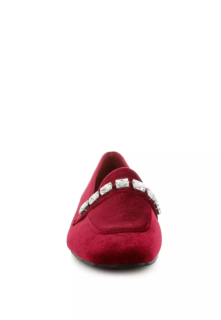 Sepatu Loafer Tali Berlian Beludru Warna Merah Tua