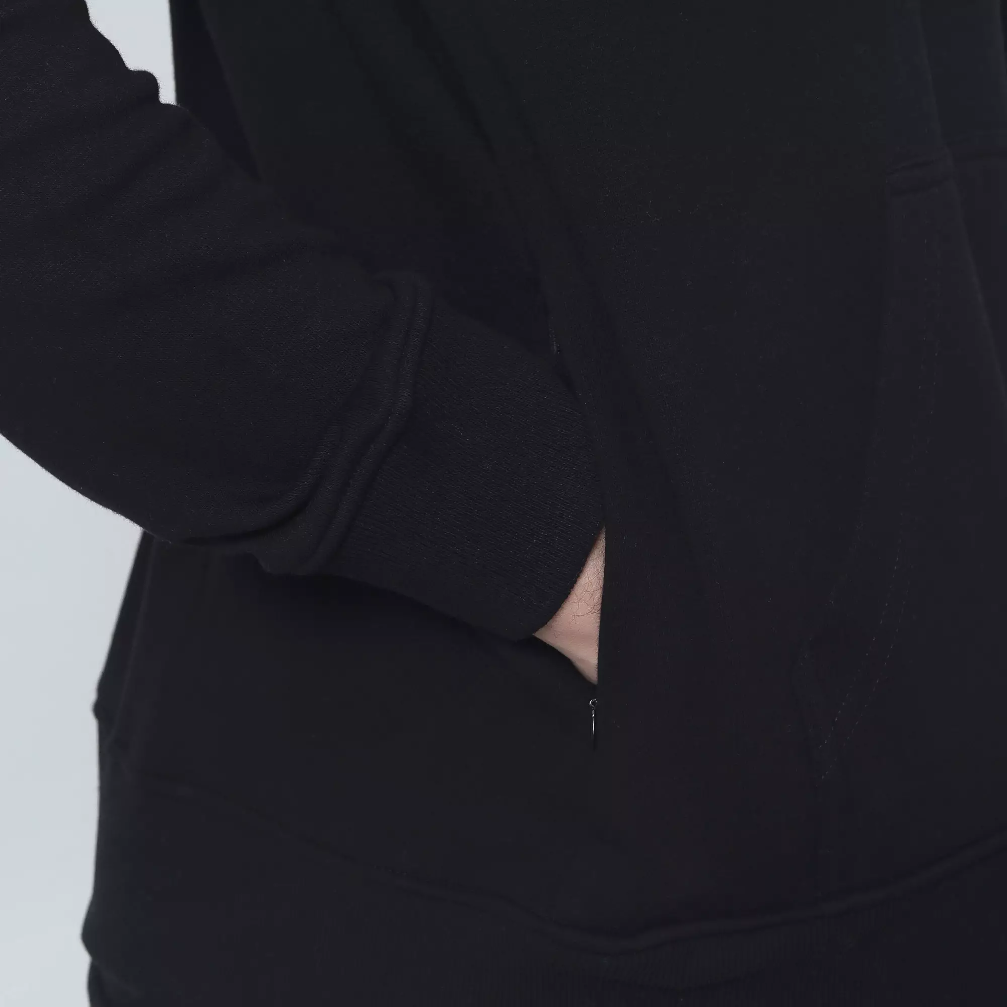 Cotton Well Cozzie Hoodie Sweatshirt with Hidden Pocket Black | Jaket Pullover Fleece dengan Kantong Tersembunyi Hitam