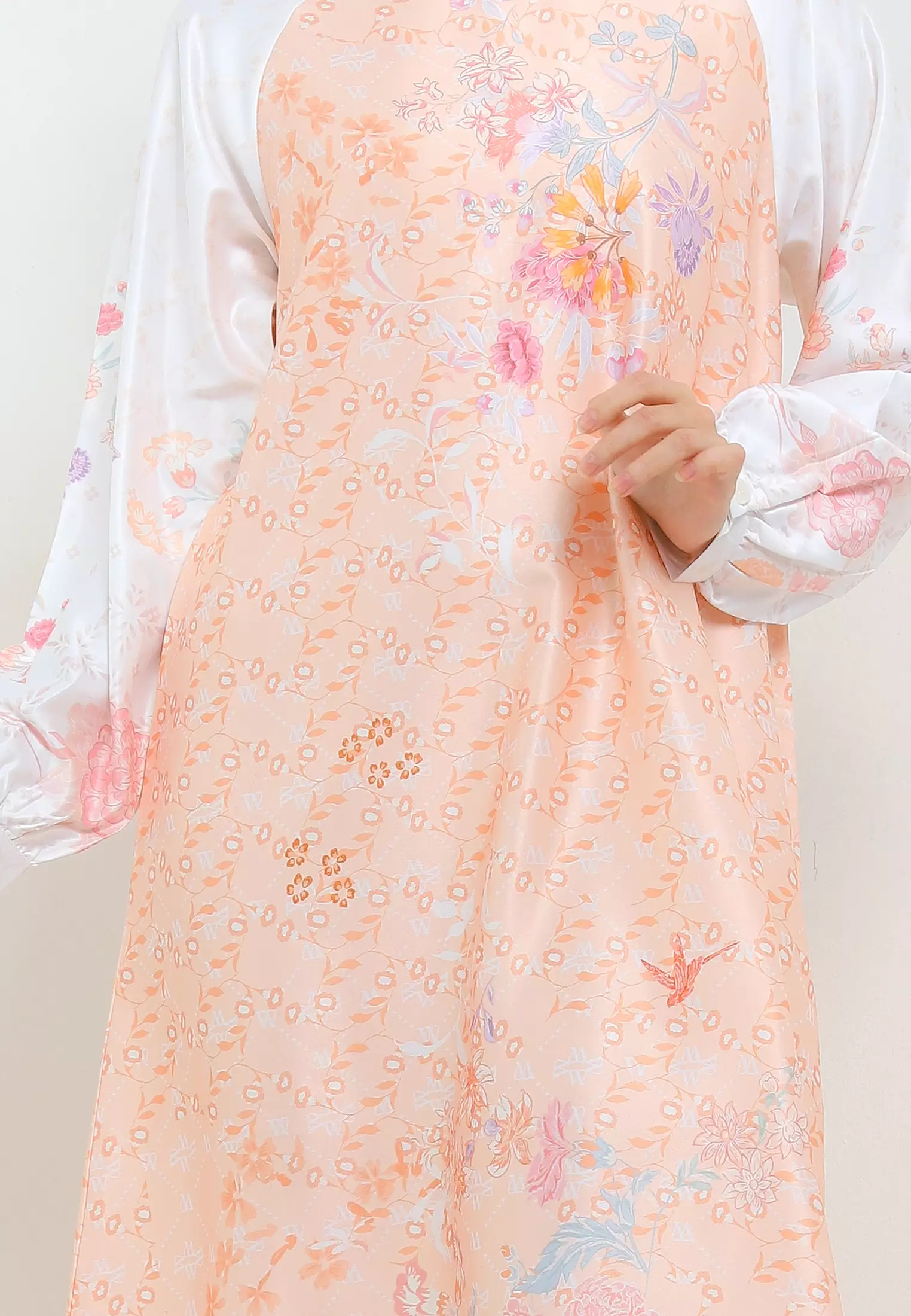 MFMW Shevarta Dress Gamis Satin Peach Fuzz Motif Bunga